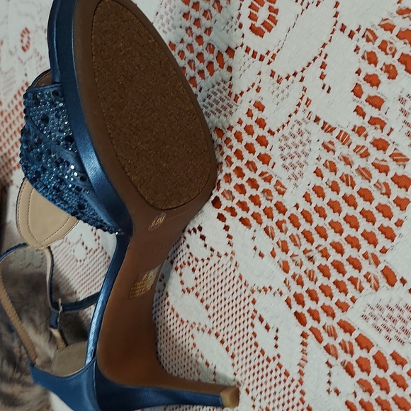 Heels - Picture 2 of 4